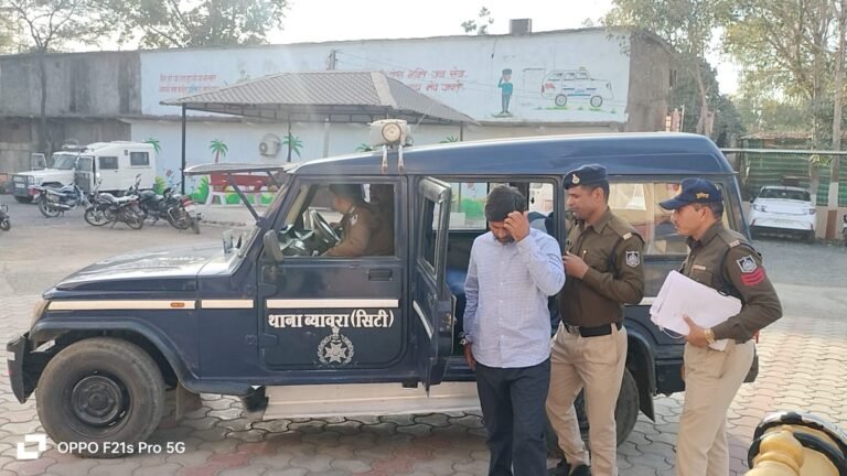 शिक्षा अधिकारी के कार्यालय में बाबू ने की ठगी पुलिस ने किया गिरफ्तार