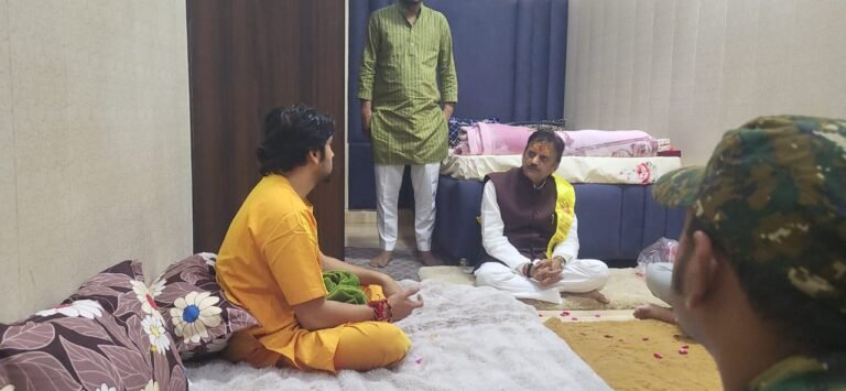 प्रदेश के डिप्टी सीएम श्री राजेंद्र शुक्ला ने बागेश्वर धाम पहुंचकर बालाजी भगवान के किए दर्शन