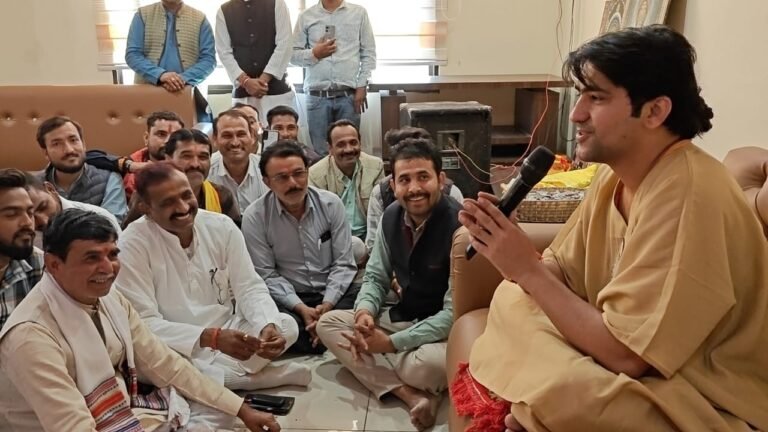 सरपंच, सचिव, रोजगार सहायक गांव-गांव बाटेंगे पीले चावल, देंगे कन्या विवाह का आमंत्रण बागेश्वर महाराज।