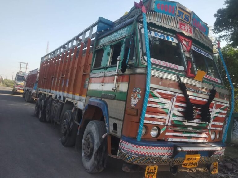 शुजालपुर में चावल से भरा ट्रक ले उडे कर , घटना का सीसीटीवी फुटेज आया समाने