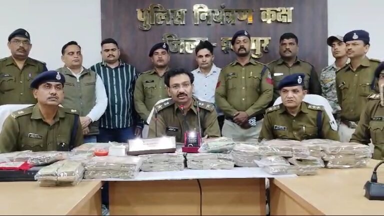 कोरोना काल में महंगे पान मसाले और गुटखे की करता था ब्लैकमेलिंग,लाखो रूपये सहित चांदी के सिक्को पर किया हाथ साफ.. पुलिस के हत्थे चढ़ा.!
