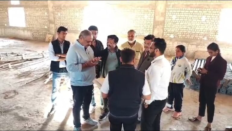 मुड़वारा विधायक संदीप जायसवाल ने फॉरेस्टर प्लेग्राउंड में चल रहे निर्माण कार्यो का लिया जायज़ा, अब तक 18 करोड़ से अधिक की राशि ग्राउंड में हो चुकी है स्वीकृत।