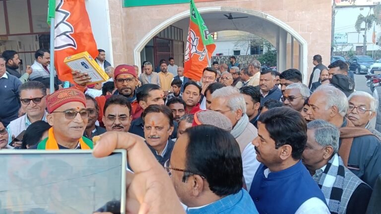 डिप्टी सीएम ने कसा तंज,कहां अरविंद केजरीवाल की इमानदारी से त्रस्त हो चुकी थी जनता
