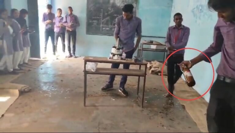 मऊगंज में क्लॉस रूम में मनाई गई बर्थडे पार्टी, बियर का उड़ाया फॉर्ग, वीडियो सोशल मीडिया में हुआ वायरल।