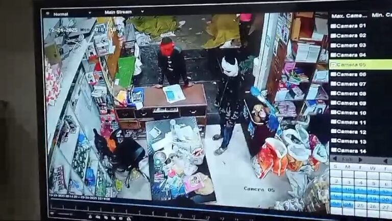 कट्टे की नोक पर लूटे लाखों,घटना CCTV में कैद…