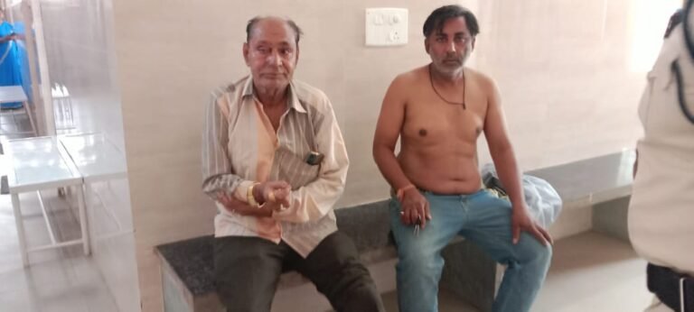 बीजेपी के मंडल अध्यक्ष सहित उसके परिवार ने कांग्रेस नेता को जमकर पीटा