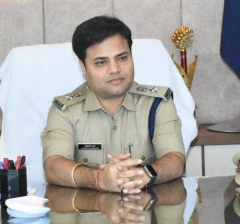 दमोह तहसीलादर की शिकायत एसपी उसकी सीएसपी पत्नि को कर रहे हैं ब्लैकमेल, परिवार तोड़ने की कोशिश , सरकार मुझे बचाओ..