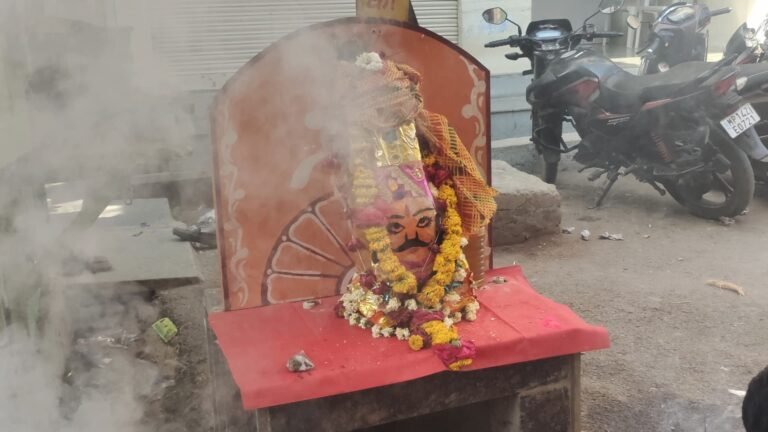 कुँवरो के देवता बिल्लम बाऊजी की हुई स्थापना देश भरसे लोग आ रहे है दर्शन के लिए लोग।