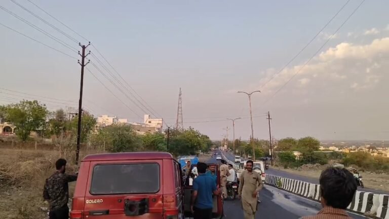 पानी के टैंकर में पीछे से जा खुशी  कार नशे में था कार चालक बड़ा हादसा टला