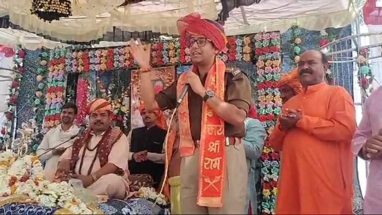 चोरों के बीच पहुंचे राजगढ़ एसपी: बोले में आपके बीच हनुमान बनकर आया हूं, रावण नहीं माना तो लंका जल गयी