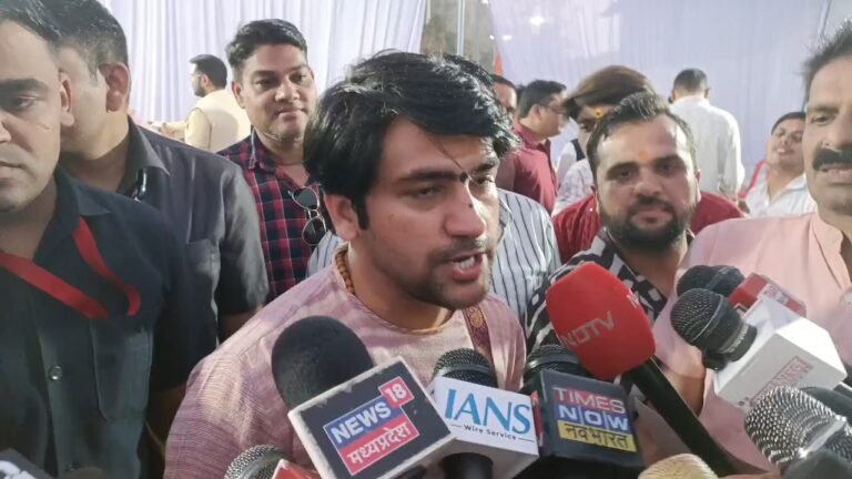 काफिरों की दुकान पर ना जाए….पर देखे क्या बोले धीरेंद्र कृष्ण शास्त्री पीठाधिश्वर बागेश्वर धाम