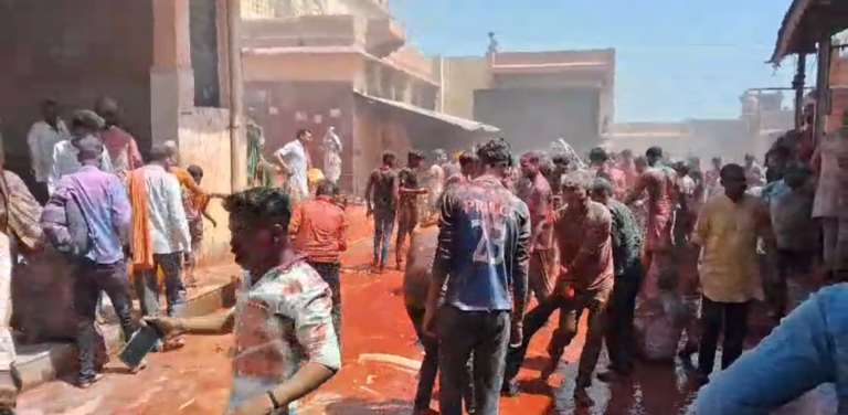 ब्रज होली के रूप में नजर आया सूर्य मंदिर बालाजी, धूमधाम से मना रंग पंचमी महोत्सव।
