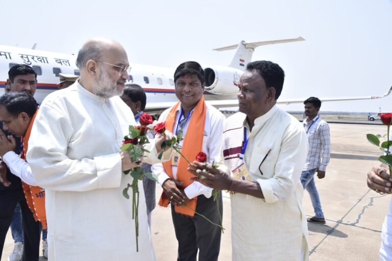 गृहमंत्री अमित शाह पहुंचे दंतेवाडा… घंटेश्वरी मंदिर में माता की पूजा में होंगे शामिल…