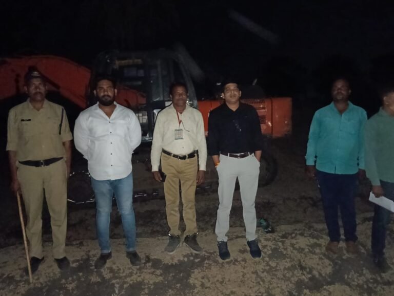सेना , फारेस्ट व जल संसाधन की जमीन पर अवैध खनन दूसरी बार फिर पकड़ाई पोकलेन मशीन