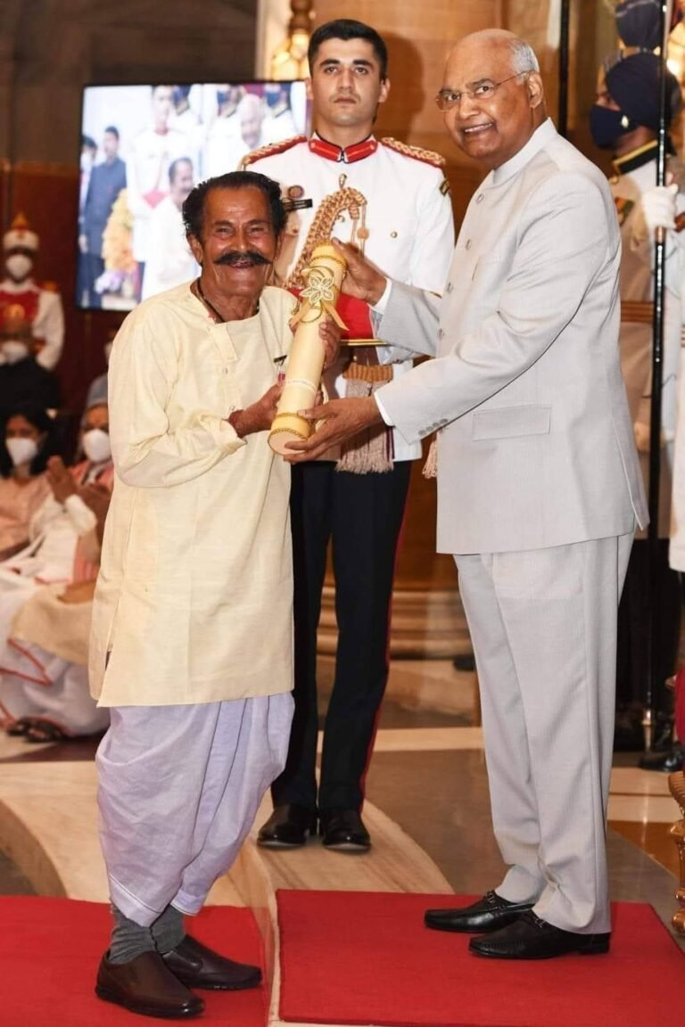 बुंदेली परंपराओं के साथ हुआ बुंदेलखंड के गौरव का अंतिम संस्कार, पद्मश्री रामसहाय पांडे की अंतिम यात्रा में उमड़ा जनसैलाब।