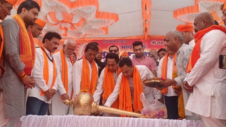 पूर्व मुख्यमंत्री कमलनाथ व पूर्व सांसद नकुलनाथ ने निकाली गदा यात्रा