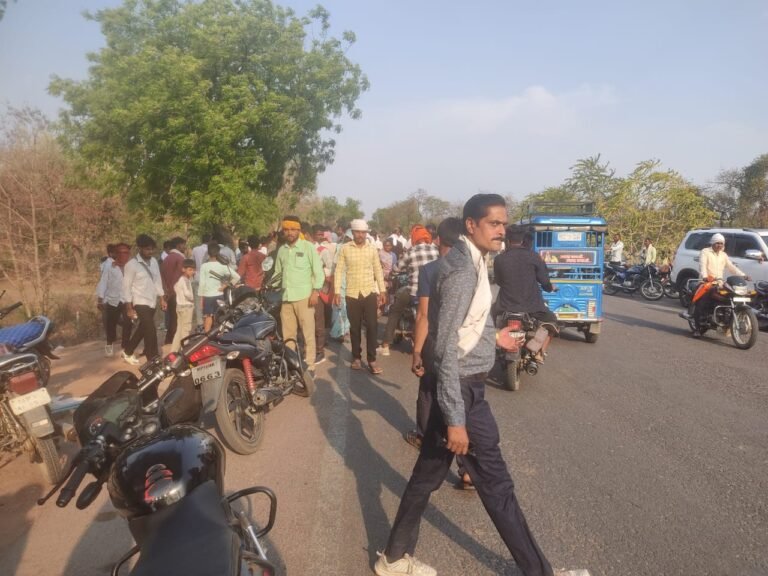 शराब के नशे धुत पिकप चालक ने दो बाइको को मारी टक्कर चार लोग घायल दो की हालत गंभीर