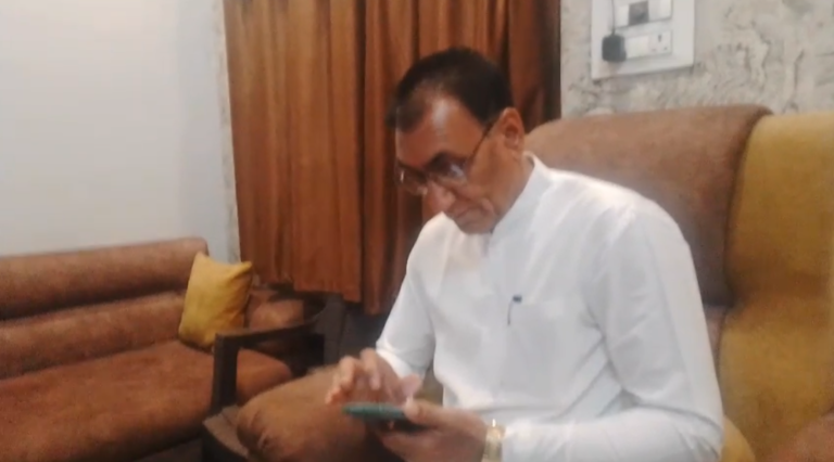 मछुआ कल्याण एवं मत्स्य राज्य मंत्री नारायण सिंह पवार ने अपने विभाग में चल रहे भ्रष्टाचार की कड़ी आलोचना