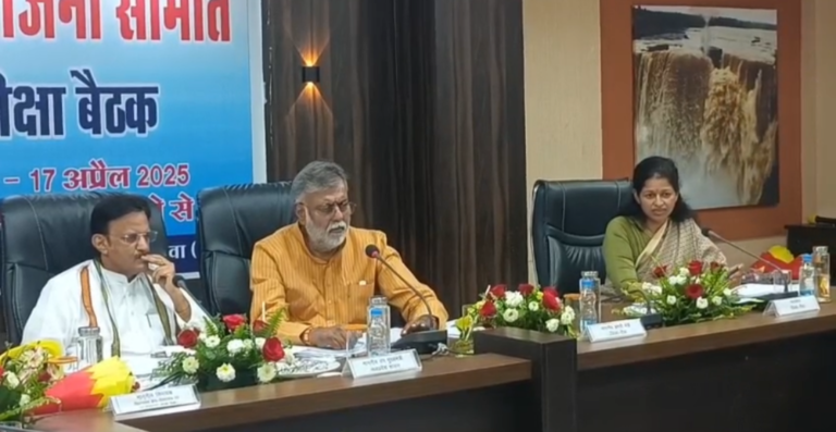 जिला योजना समिति की हुई बैठक,, प्रभारी मंत्री प्रहलाद पटेल हुए शामिल।