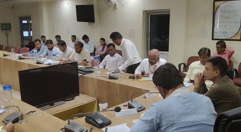 no2politics: पशुपालन एवं डेयरी विकास मंत्री लखन पटेल ने ली समीक्षा बैठक