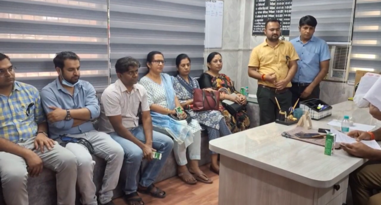 डॉ राजेश मिश्रा और सिविल सर्जन डॉ जीएल अहिरवार पर हुई कार्रवाई का डॉक्टर ने किया विरोध