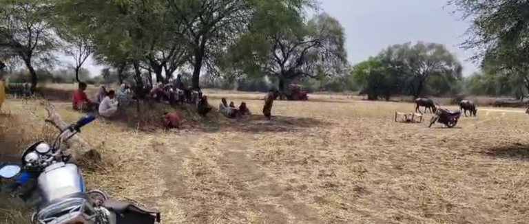 खेत में शव मिलने से इलाके में फैली सनसनी, परिजनों ने कहा हत्या हुई