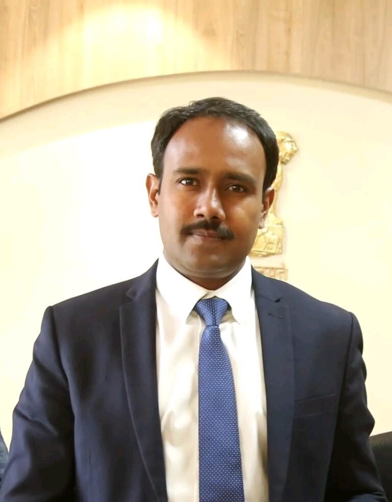 कलेक्टर की कार्रवाई समय पर काम न करने वाले दो सौ से अधिक शासकीय सेवकों पर की गई जुर्माने की कार्रवाई