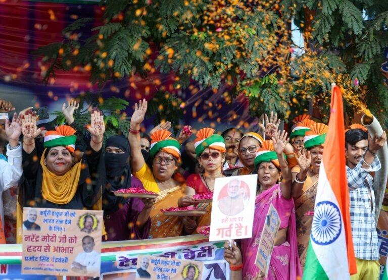 पटना रोड शो में उमड़ा जनसैलाब: नारी शक्ति और युवा शक्ति में दिखी देशभक्ति की भावना