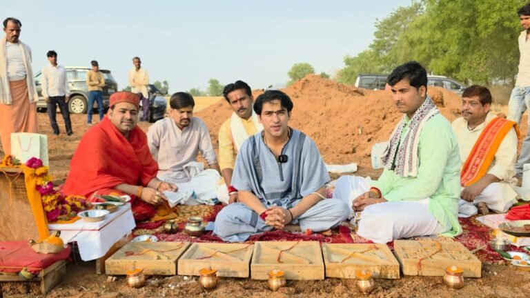 कैंसर अस्पताल के लिए श्रद्धालु एक-एक ईंट जुटाएं: पं धीरेंद्र कृष्ण शास्त्री