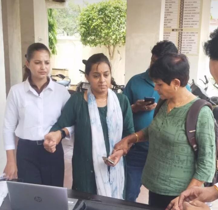 भोपाल लोकायुक्त इकाई की ट्रेप कार्यवाही महिला पटवारी को रिश्वत लेते रंगे हाथों पकड़ा