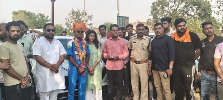 भारतीय महिला क्रिकेट आलराउंडर खिलाड़ी क्रांति गौड़ का श्रीलंका दौरा के बाद घुवारा में लोगों ने किया भव्य स्वागत