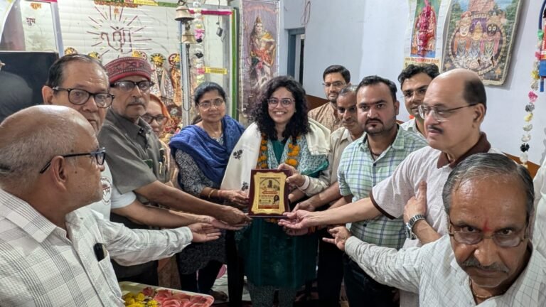 डां मंजरी सिंह बुंदेला को एक मुस्कान जिंदगी की के द्वारा किया गया सम्मानित