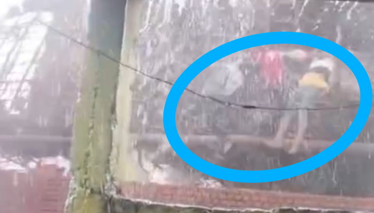 तेज आंधी में उड़ा घर का छप्पर, दो बच्चे हवा में उड़कर गिरे — घायल।