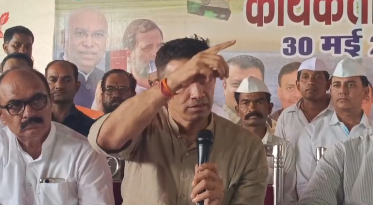 संविधान बचाओ अभियान में शामिल हुए पीसीसी चीफ जीतू पटवारी: बीजेपी पर सेना के अपमान का आरोप, कांग्रेस में गुटबाजी स्वीकारी
