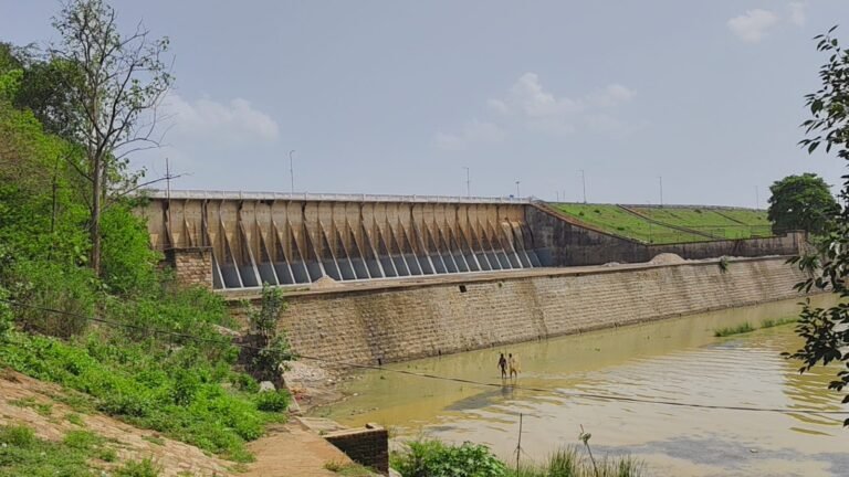गर्मी में सूखा एशिया का इकलौता साइफन डैम ‘माडमसिल्ली’, मरम्मत के लिए खाली किया पानी