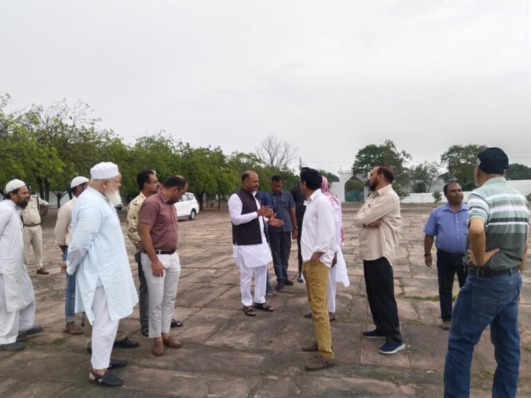 भोपाल की एशिया की सबसे बड़ी ईदगाह में ईद-उल-अज़हा की तैयारियां जोरों पर, वक्फ बोर्ड अध्यक्ष ने लिया जायजा
