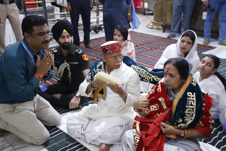 हिमाचल प्रदेश के राज्यपाल शिवप्रताप शुक्ल ने किए महाकालेश्वर के दर्शन, नंदी हॉल में की शिव साधना
