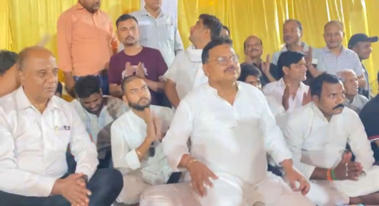 ऊर्जा मंत्री प्रद्युमन सिंह तोमर की ‘AC से दूरी’ मुहिम शुरू, पूरे जून टेंट में काटेंगे रात