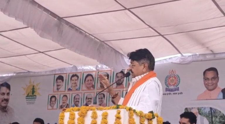 इंदौर में मंत्री कैलाश विजयवर्गीय का विवादित बयान: “कम कपड़े पहनने वाली लड़की अच्छी नहीं लगती”