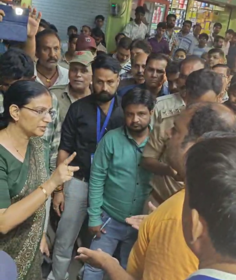 आष्टा में अतिक्रमण मुहिम के दौरान भाजपा नेता और महिला SDM में तीखी तकरार, गरमाया माहौल।