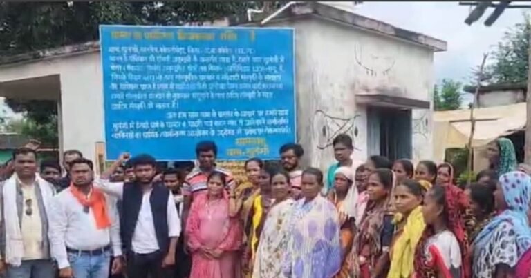 ‘पादरी ना आएं’, कांकेर के गांव में धर्मांतरण विरोधी बोर्ड लगाया, एक परिवार की घर वापसी