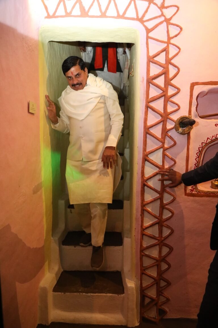 *मुख्यमंत्री डॉ. मोहन यादव ने खजुराहो स्थित पश्चिमी मंदिर समूह परिसर में साउंड एंड लाइट शो का किया अवलोकन*