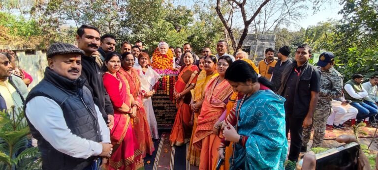 *नपा छतरपुर के अटल उद्यान पार्क में भारत रत्न श्रद्धेय अटल बिहारी वाजपेयी की प्रतिमा का हुआ लोकार्पण