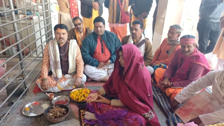 छतरपुर में 30 साल बाद महिला की सनातन धर्म में घर वापसी, विधिविधान से अपनाया पुराना नाम शीला यादव