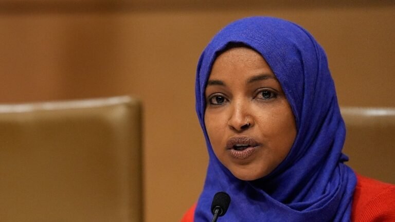 ‘आपने अमेरिकियों को मारा…’, स्टेट ऑफ द यूनियन में ट्रंप पर बरसीं इल्हान उमर – us Ilhan Omar Shouts Down Trump State Of Union Accusing immigration mdsb ntc