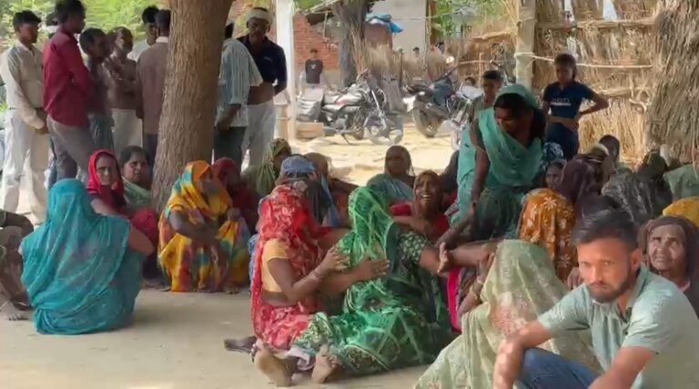 पत्नी और दो मासूम बच्चों की कुल्हाड़ी से हत्या, आरोपी ने ट्रेन से कटकर की आत्महत्या