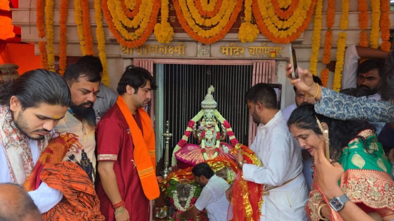 रामलला मंदिर की तर्ज पर हो भाग्यलक्ष्मी मंदिर का निर्माण: बागेश्वर सरकार, चारमीनार स्थित मंदिर में किए माँ के दर्शन