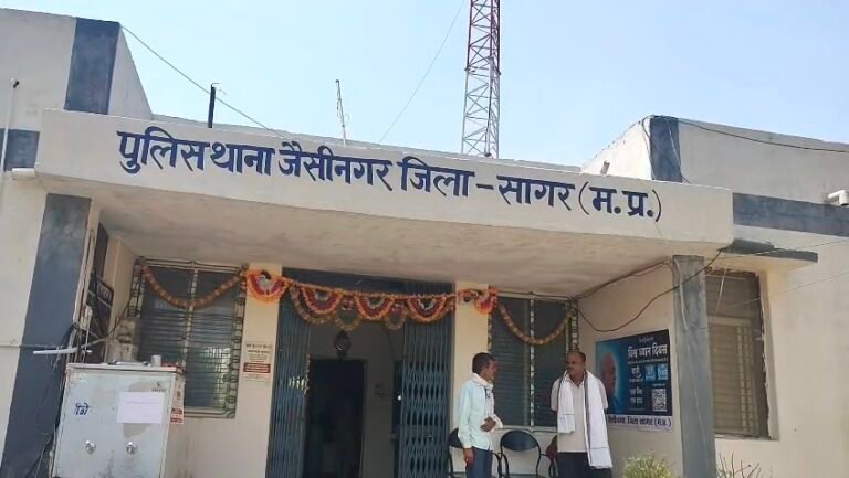शराब के नशे में पति ने पत्नी की कुल्हाड़ी से हत्या की, 4 मासूम बच्चों के सिर से उठा मां का साया
