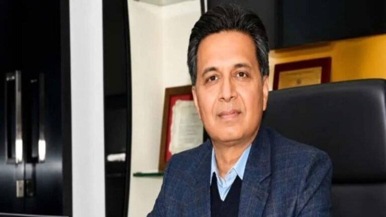किसकी पत्नियों के खातों में जमा करवाए पैसे, विकास गर्ग से पूछताछ में खुलासा