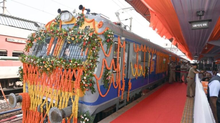 दशहरे पर 2 नई रेल सेवाओं की सौगात, छत्तीसगढ़ में आजादी के बाद पहली बार यहां पहुंची ट्रेन